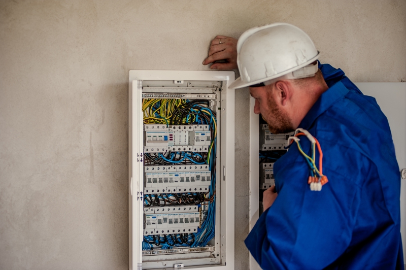 electricite-GOURDON-min_electrician-2755683